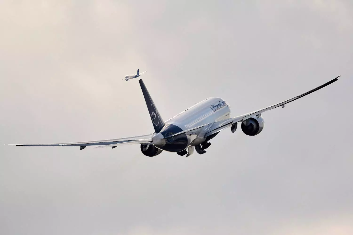 From March, Lufthansa Cargo only flies with electronic Air Waybills From March, Lufthansa Cargo only flies with electronic Air Waybills