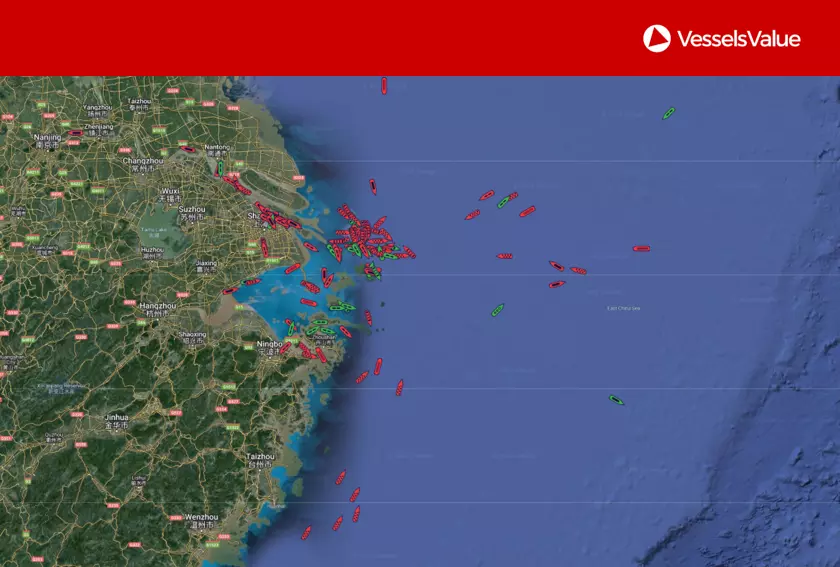 Map of ships waiting outside Shanghai (red denotes laden, green denotes ballast). Map of ships waiting outside Shanghai (red denotes laden, green denotes ballast).