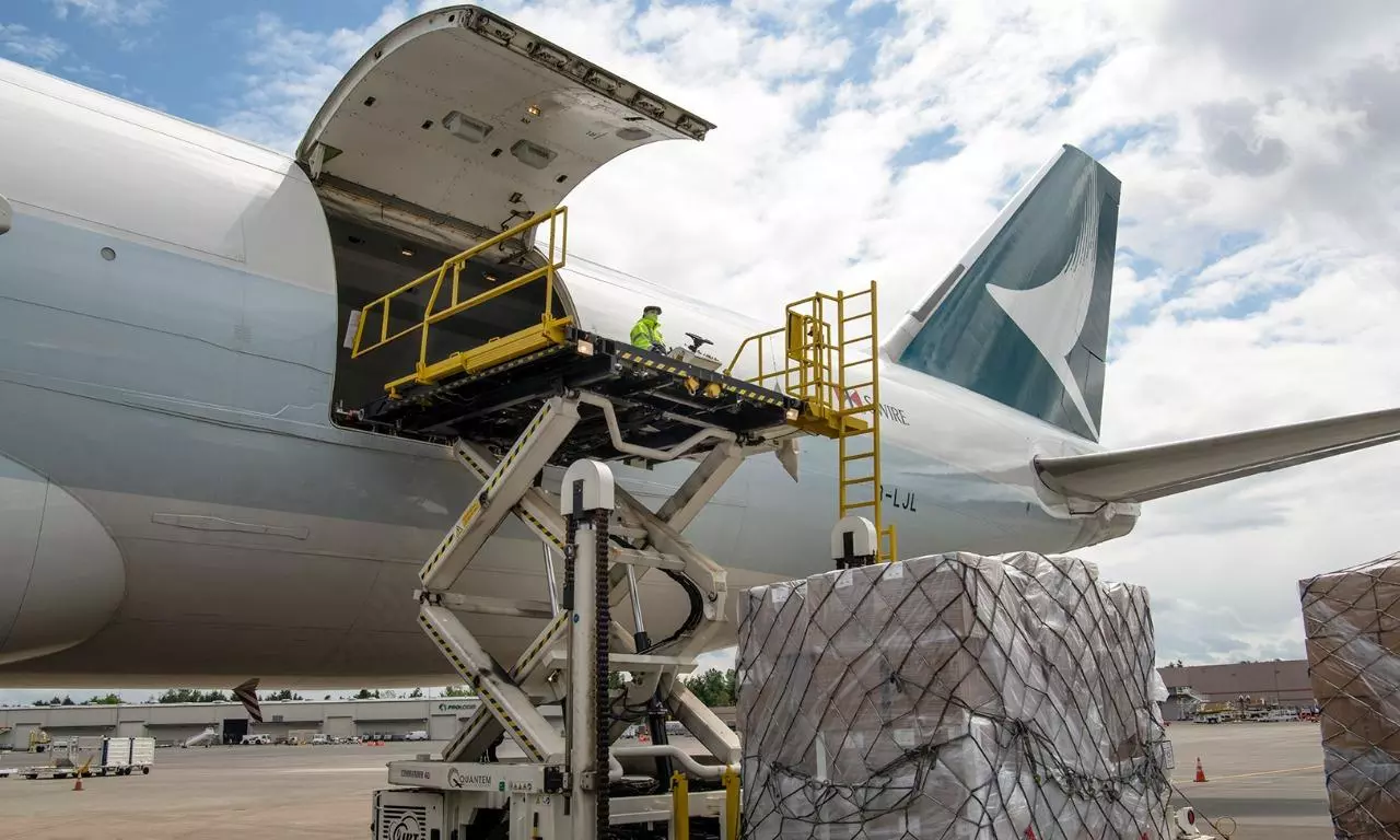 Cathay Pacific extends carbon-offset programme Fly Greener to cargo Cathay Pacific extends carbon-offset programme Fly Greener to cargo