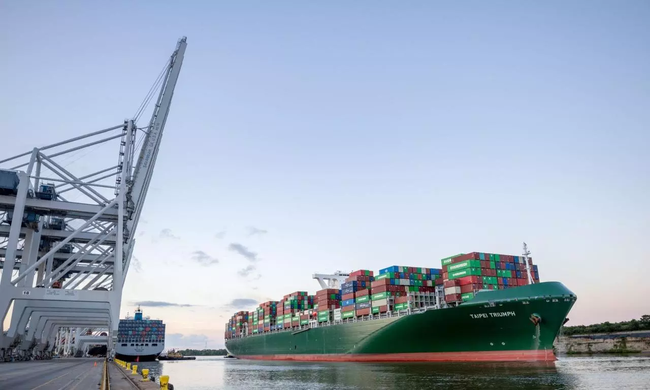 Savannah Port handles 6% less containers in November Savannah Port handles 6% less containers in November