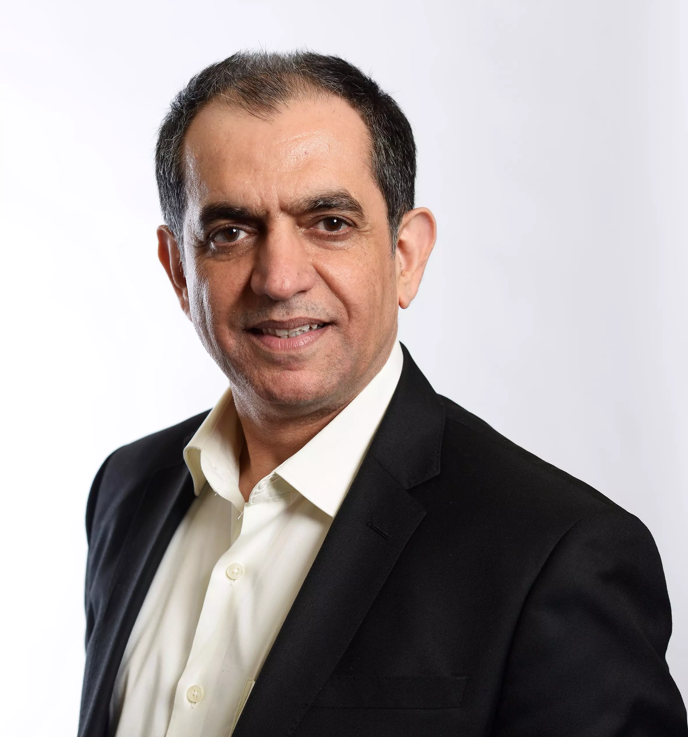 Yogesh Dhingra, CEO & Founder, Smartr Yogesh Dhingra, CEO & Founder, Smartr