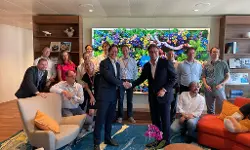 AFKLMP Cargo collaborates with Salesforce & Vonage AFKLMP Cargo collaborates with Salesforce & Vonage