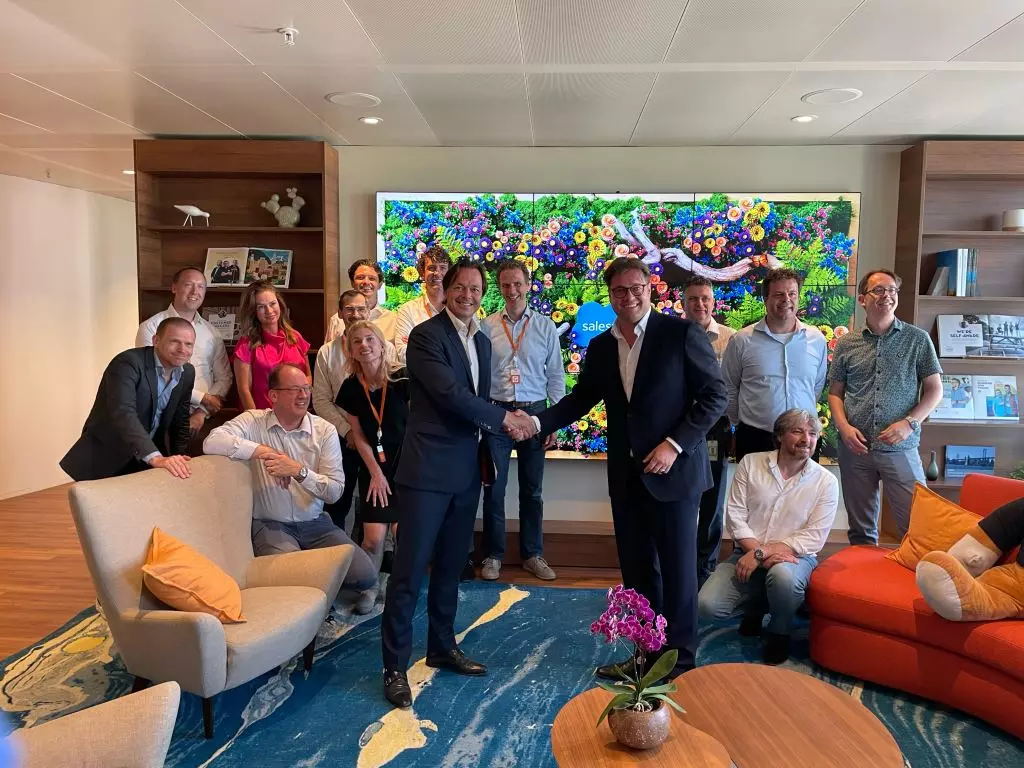 AFKLMP Cargo collaborates with Salesforce & Vonage AFKLMP Cargo collaborates with Salesforce & Vonage