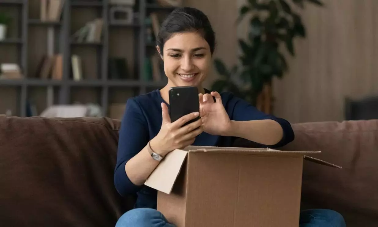 SMBs/D2C brands can now sell anywhere & fulfil through Amazon SMBs/D2C brands can now sell anywhere & fulfil through Amazon