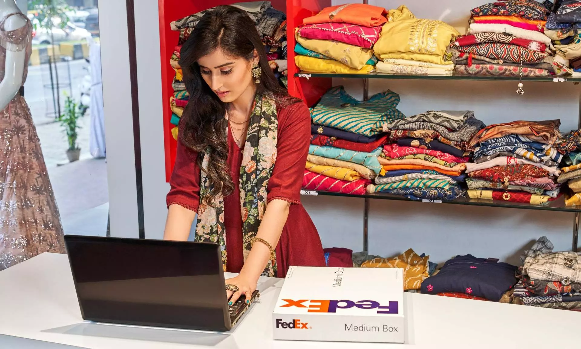 FedEx enhances shipping experience for e-tailers in India FedEx enhances shipping experience for e-tailers in India