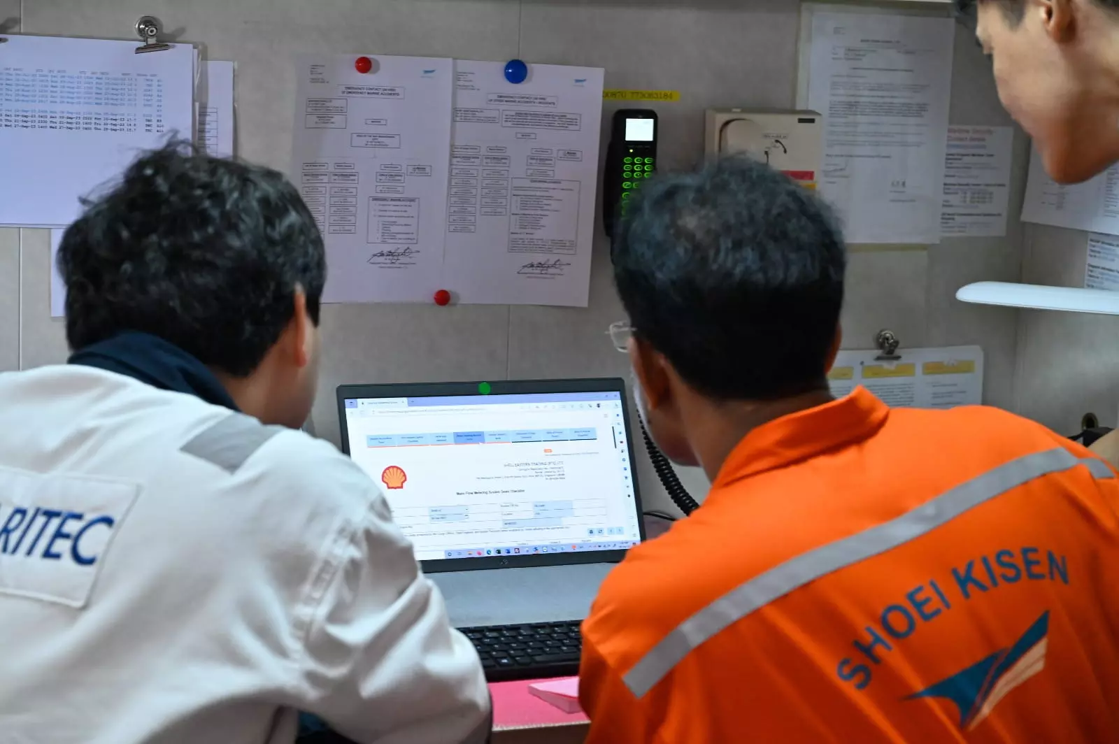Cargo officer and surveyor completing the bunkering documents electronically on ONE Truth. Photo credit: MPA