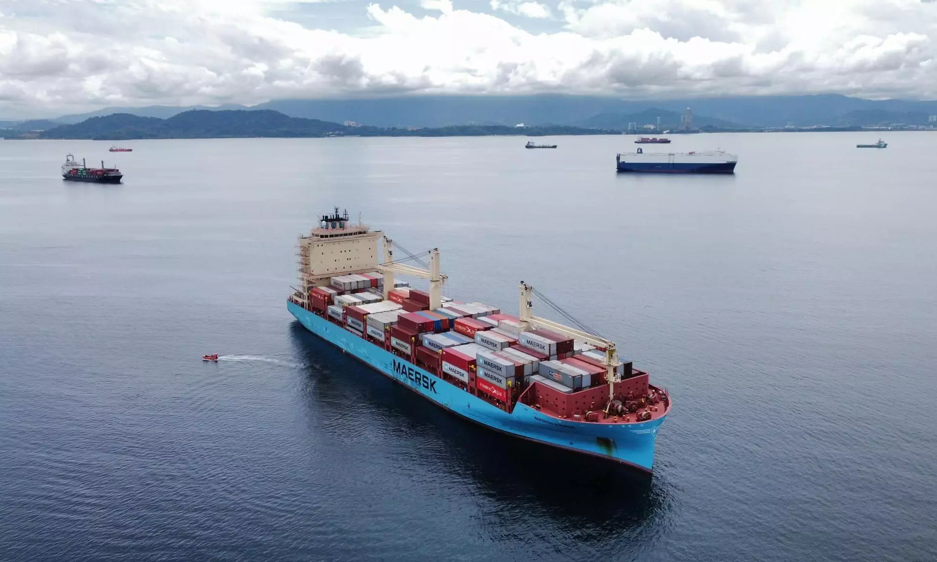 Maersk, Hapag halt Red Sea movements after attack Maersk, Hapag halt Red Sea movements after attack
