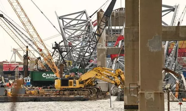 Removal of containers onboard DALI continues at Baltimore