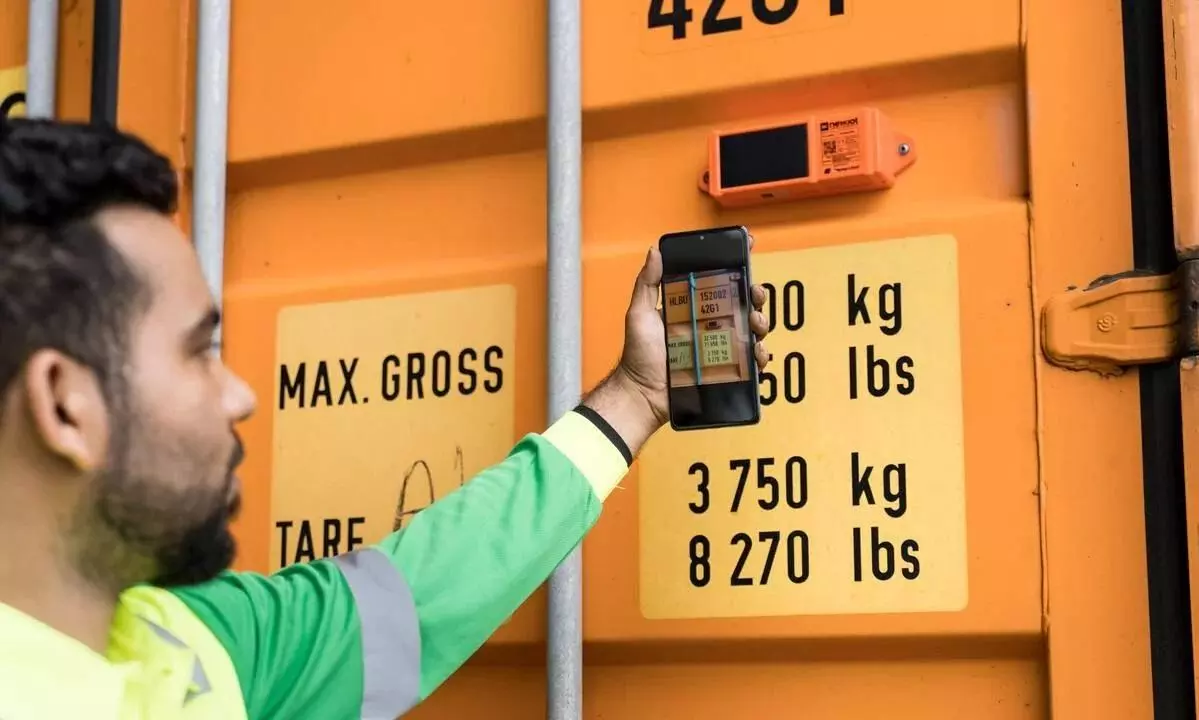Hapag-Lloyd launches first dry container tracking product Live Position