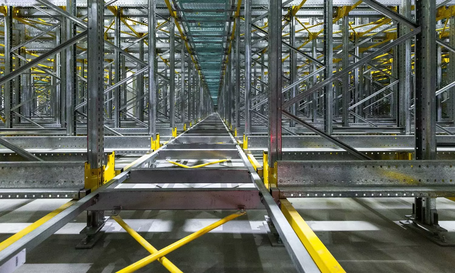 Interior of Indicolds Detroj facility equipped with Four-Way Shuttle ASRS system. Interior of Indicolds Detroj facility equipped with Four-Way Shuttle ASRS system.
