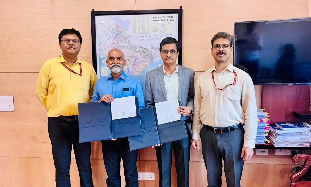 The MoU was signed by Amit Kumar Singh, Executive Director, CTRAM, and Vikash Khatri, Founder of Aviral Consulting, in the presence of Surendra Ahirwar, Executive Director Traffic Commercial and Executive Director – Gati Shakti (Traffic), Ministry of Railways. The MoU was signed by Amit Kumar Singh, Executive Director, CTRAM, and Vikash Khatri, Founder of Aviral Consulting, in the presence of Surendra Ahirwar, Executive Director Traffic Commercial and Executive Director – Gati Shakti (Traffic), Ministry of Railways.