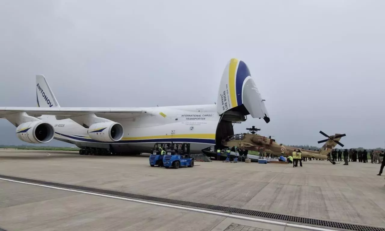 Antonov airlift delivers 3 Apache helicopters to Indian Army Antonov airlift delivers 3 Apache helicopters to Indian Army