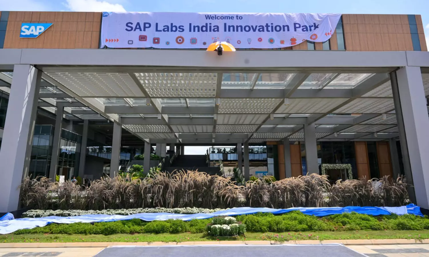 Gati Shakti Vishwavidyalaya signs MoU with SAP to skill logistics talent