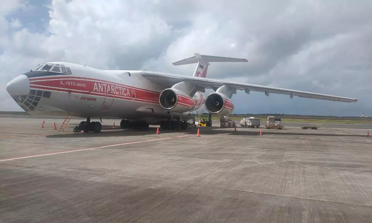 India flags off direct air cargo mission to Antarctica India flags off direct air cargo mission to Antarctica