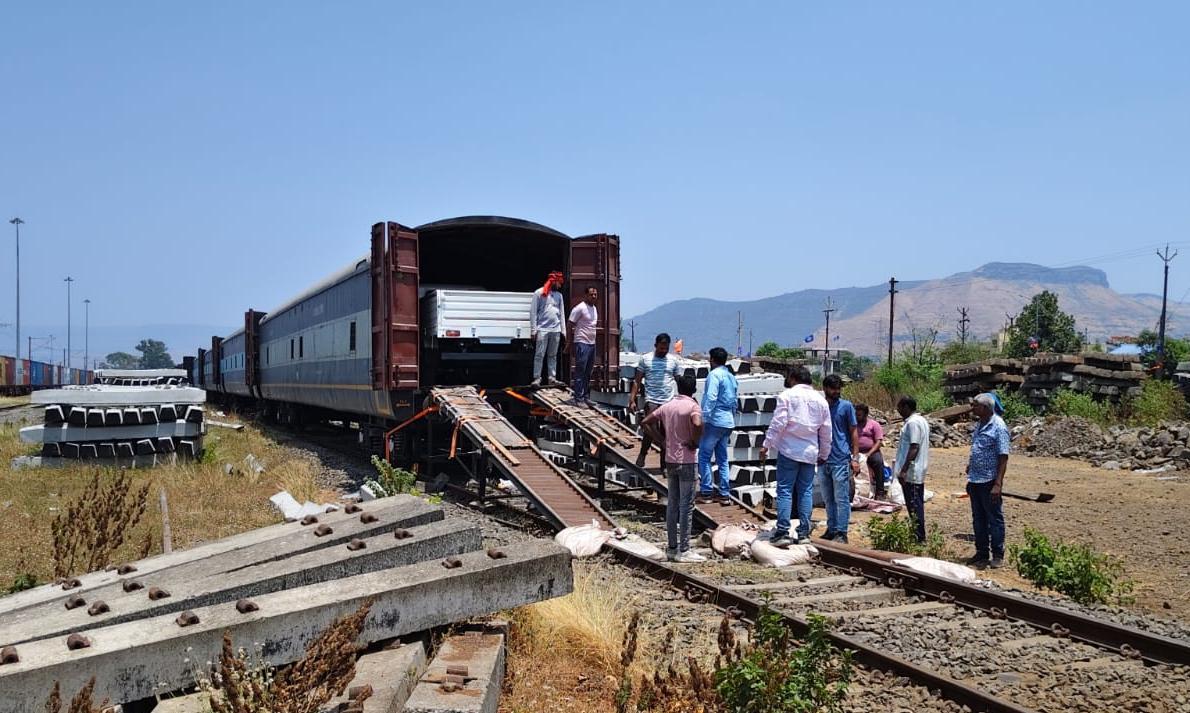 Central Railway begins automobile loading at Igatpuri shed