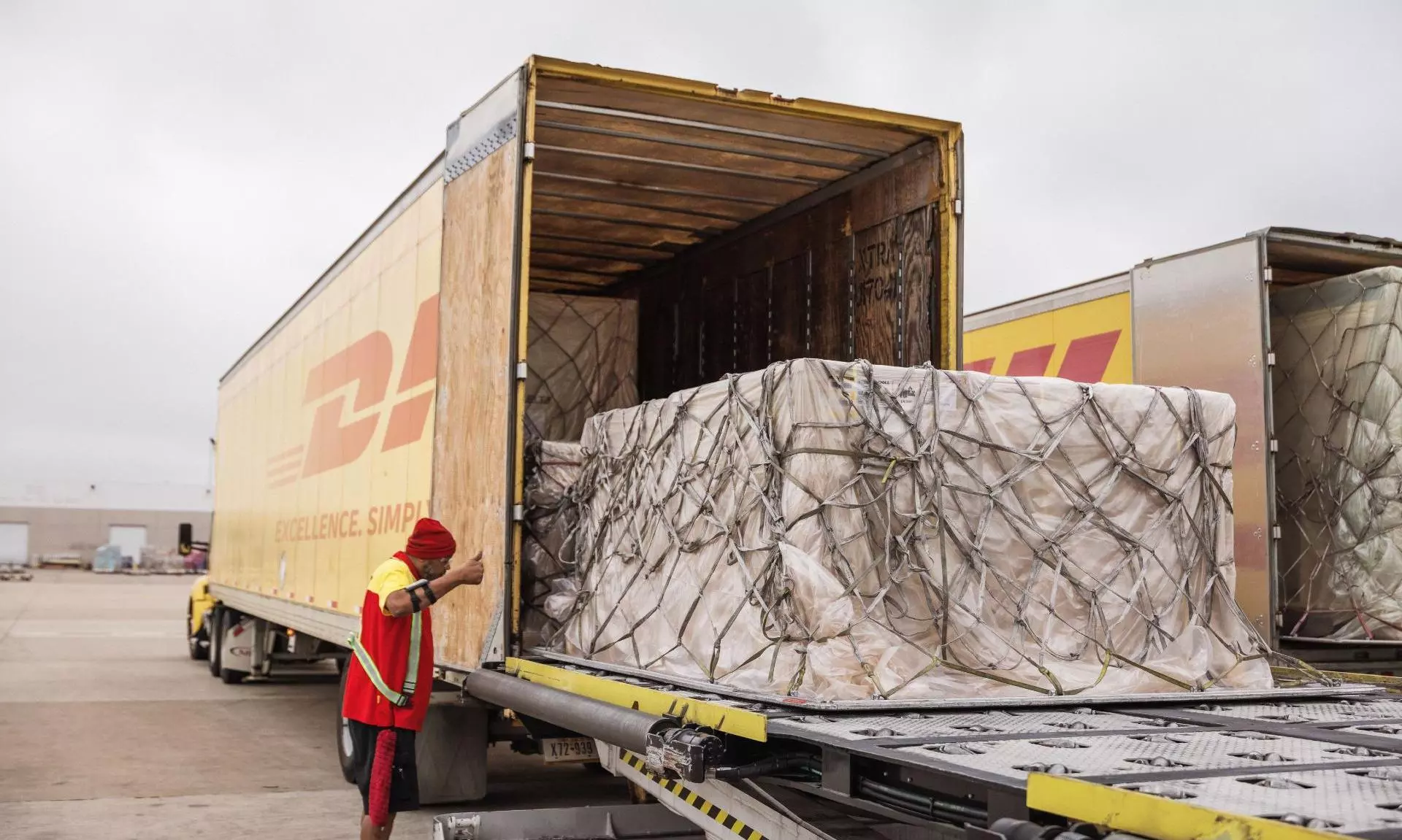 DHL Q2 revenue reaches €22 bn, EBIT climbs to €1.9 bn DHL Q2 revenue reaches €22 bn, EBIT climbs to €1.9 bn