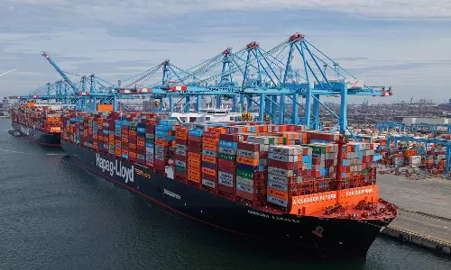 Hapag-Lloyd takes 25% stake in Rotterdam’s Maasvlakte II Hapag-Lloyd takes 25% stake in Rotterdam’s Maasvlakte II