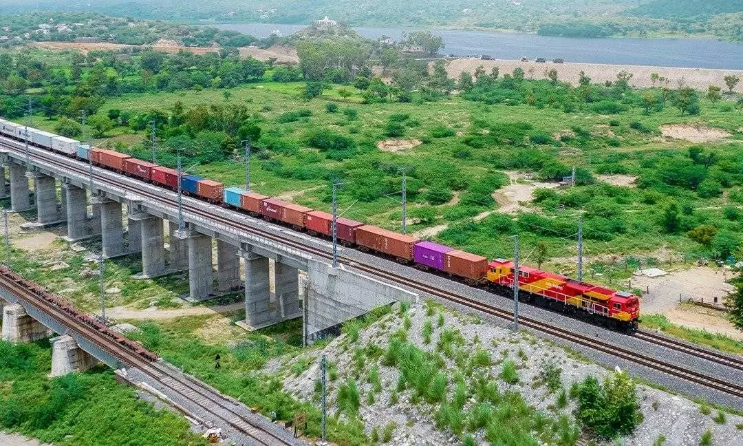 India completes major 2,800-km freight rail network India completes major 2,800-km freight rail network