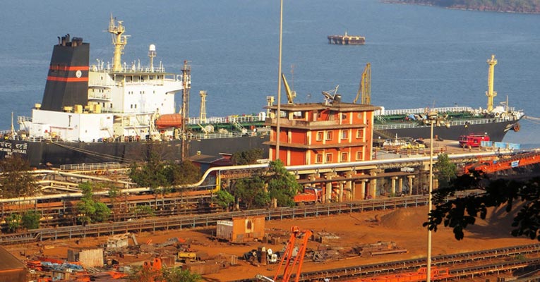 Cargo traffic at major ports grow by 5.2 percent during first six months of FY 2016-17 Cargo traffic at major ports grow by 5.2 percent during first six months of FY 2016-17
