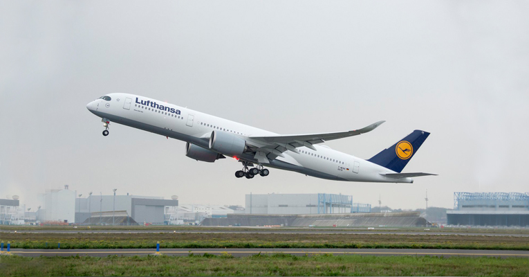 Lufthansa’s maiden Munich-Delhi flight carries 30,000 euro donations Lufthansa’s maiden Munich-Delhi flight carries 30,000 euro donations