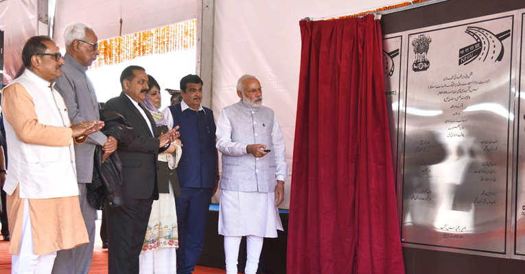 Nitin Gadkari: Centre to invest Rs 7,000 crore in highway projects in J&K in 2 years Nitin Gadkari: Centre to invest Rs 7,000 crore in highway projects in J&K in 2 years