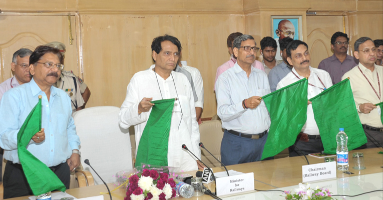 Railway minister flags off Hubballi-Varanasi and Hubballi-Mysuru Express trains