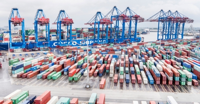 COSCO Ports to buy 35% stake in Hamburg container terminal