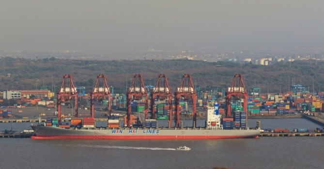 Container prices continue to rise, up 35-50% across Indian ports Container prices continue to rise, up 35-50% across Indian ports