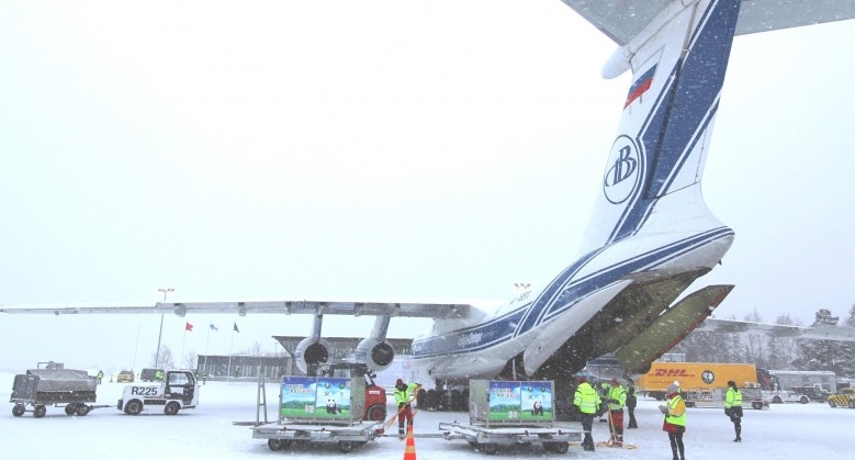 DHL transports panda couple to Finland