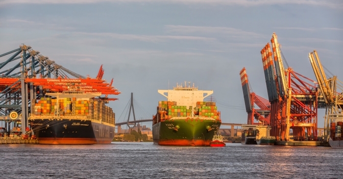 A positive effect can already be seen at both terminals since the containers are stored based on their predicted pickup time and must, therefore, be moved less frequently.