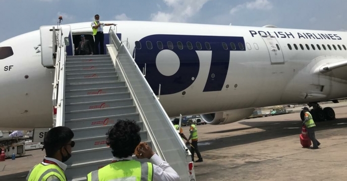 LOT Polish Airlines Boeing 787 DreamLiner, departs from Mumbai Airport 