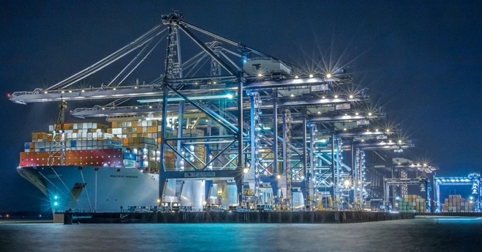 Maersk, wind turbines maker Vestas sign deal for container transport
