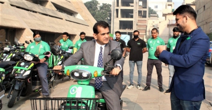 Niti Aayog CEO Amitabh Kant flags off Zypp Electric EV logistics fleet