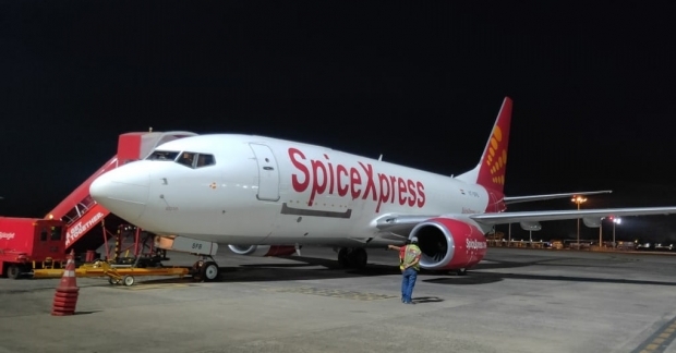 SpiceXpress B737 freighter lands at the Kolkata airport with 800 oxygen concentrators from Hong Kong. (Photo: SpiceJet)