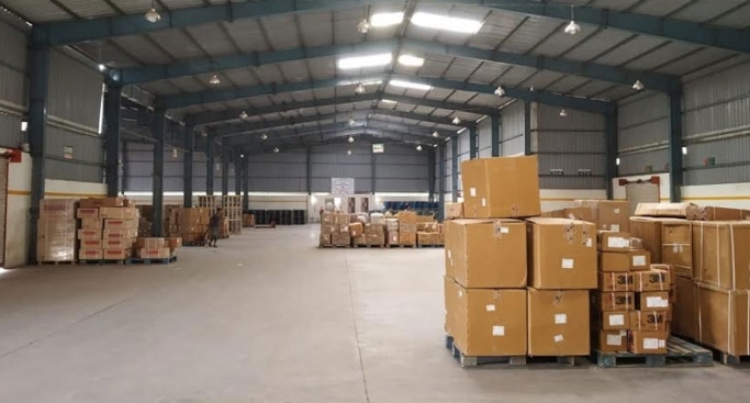 The hub is equipped with 23 bays, automated Dock Levelers, Forklifts and other modern material handling equipment and cross-docking facilities for simultaneous loading and unloading operations.