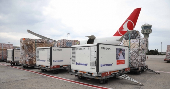 The vaccines manufactured in China were loaded inside 7 containers equipped with dedicated cooling systems and transported from Beijing to Sao Paulo with a connection flight at Istanbul. The vaccines manufactured in China were loaded inside 7 containers equipped with dedicated cooling systems and transported from Beijing to Sao Paulo with a connection flight at Istanbul.