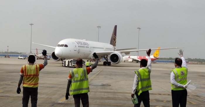 The flight UK705 departed Delhi today at 0705 hours and arrived in Kolkata at 0855 hours and marked the Vistara Dreamliner%u2019s first commercial flight to Kolkata.