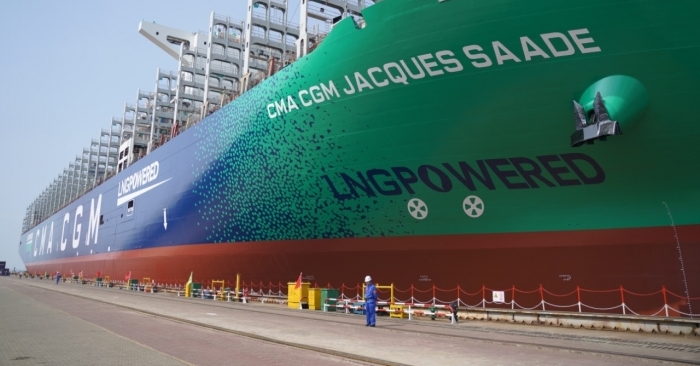 The vessel is the first of a series of nine 23 000 TEU container ships, a homogeneous LNG-powered fleet flying the French flag.
