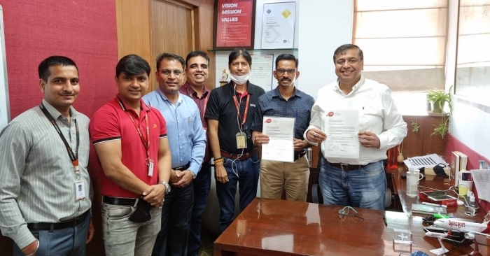 From right to left: Sanjiv Gupta, CEO, SpiceXpress;  Pravin Pawar, GM-line haul, XpressBees; Rajesh Singh, AVP-operations, SpiceXpress;  Sanjeev Sharma , Sr GM-cargo sales, SpiceXpress; Sumeet Sharma, AGM - line haul, XpressBees, Gajendra Singh, AGM-legal, SpiceXpress; Rakesh Sharma, AM-air cargo sales XpressBees.