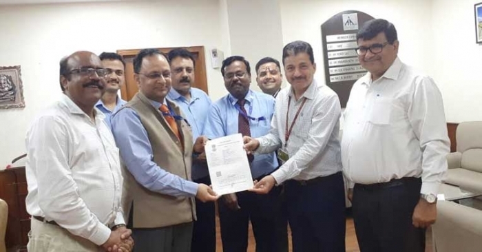 Keku Bomi Gazder, CEO, AAICLAS, IN Murthy, member (operations), AAI, AK Pathak, member (planning), AAI during signing of license agreement for in-line hold baggage screening at airports.