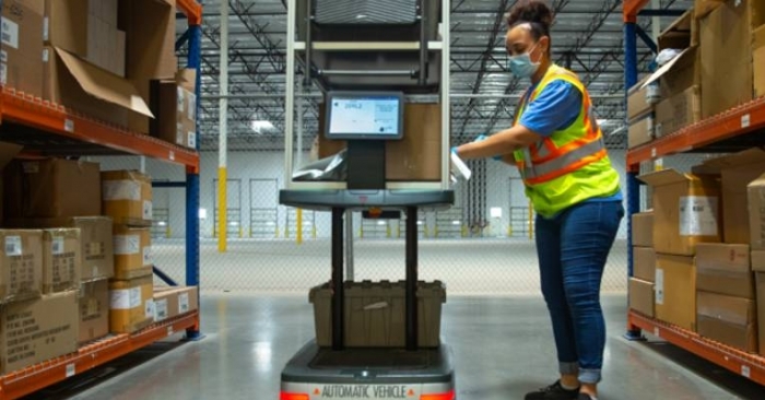 How Expeditors optimises modern warehouse operations using robots?