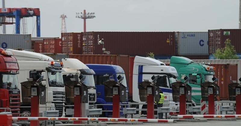 Hamburg introduces slot-booking system for container truckers