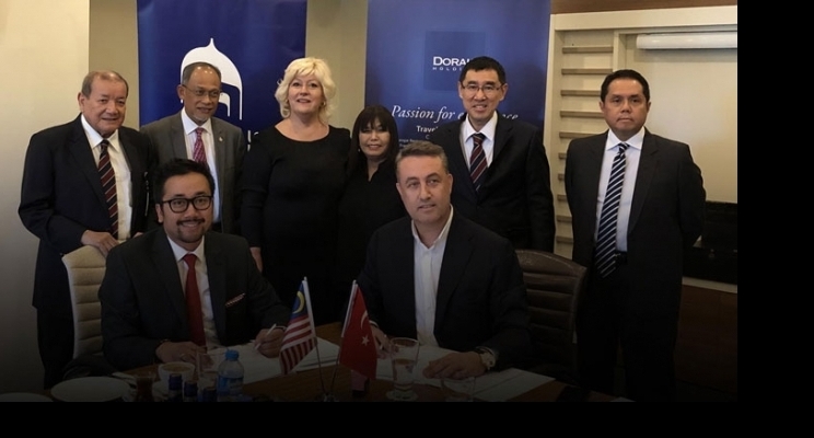 (Seated, from left to right) Hazman Hilmi Sallahuddin, member of the senior management team of Malaysia Airlines and Ahmet Serdar Körükçü, chairman of the board, Dorak Holdings at the signing ceremony in Istanbul.