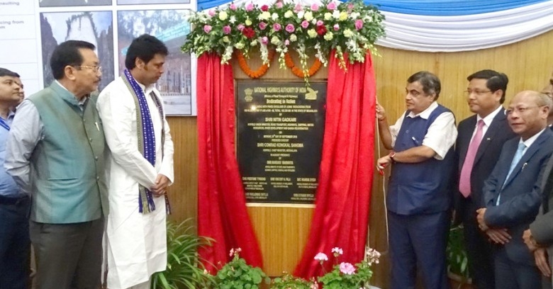 Nitin Gadkari unveiling the plaque to inaugurate the Jowai-Ratacherra Section of NH-06 in Meghalaya